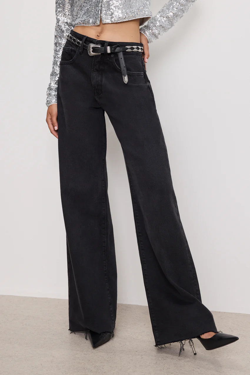 Good American Good Ease Relaxed Jeans