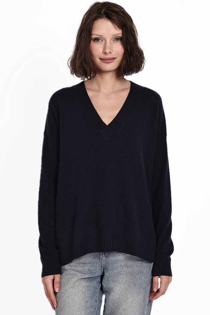 Minnie Rose Cashmere Long and Lean V Neck Navy