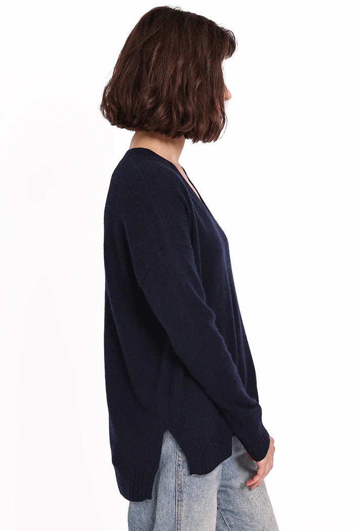 Minnie Rose Cashmere Long and Lean V Neck Navy