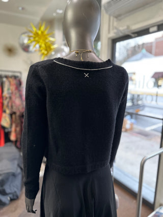 Brazeau Tricot Chunk V Curator Sweater in Black