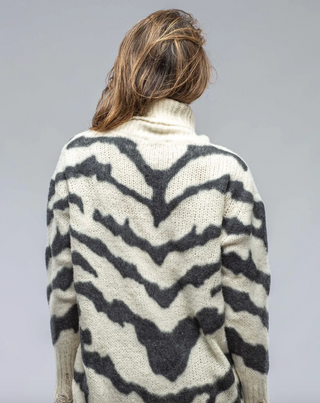 Avant Toi Megeve Oversized Wave Cashmere Turtleneck Sweater